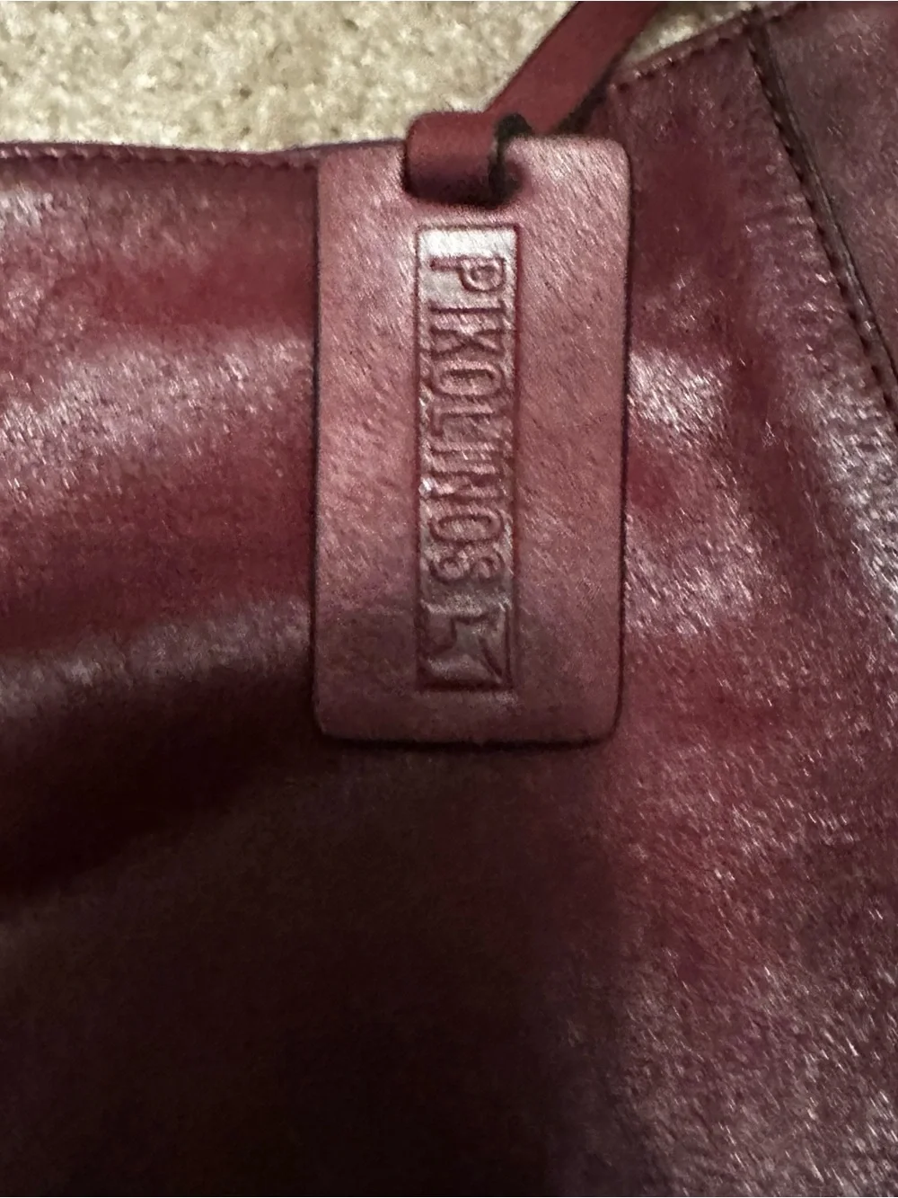 Pikolinos leather hobo handbag in a multi-tonal garnet and cuero brown color Bag